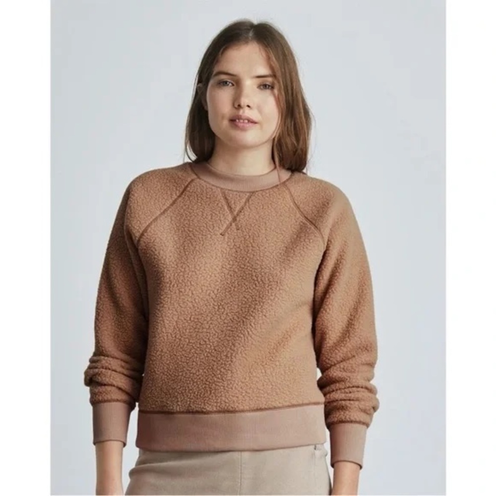 Everlane The ReNew Fleece Raglan Crew Neck Sweatshirt in Carmel